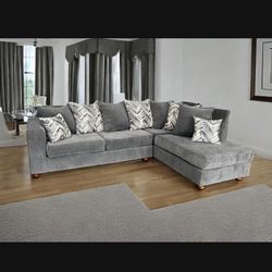 Sectional Sofa with Pillows 