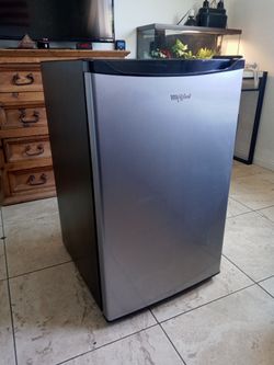 Whirlpool 4.3 cu Feet Mini Refrigerator