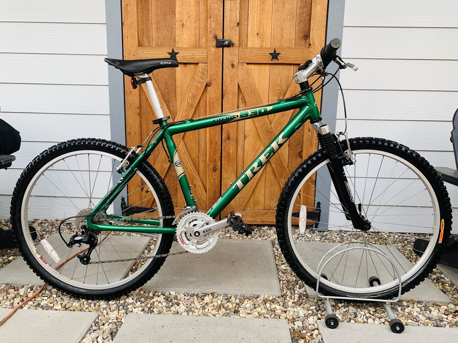 Beautiful Vintage Trek 830 Mountain Bike LIKE NEW for Sale in