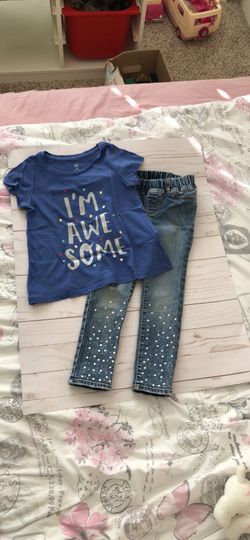 Girls clothes Gap Jogger jean and t shirt size 5