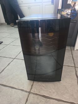 Frigidaire 8-Bottle Wine Cooler / Chiller (Like New)