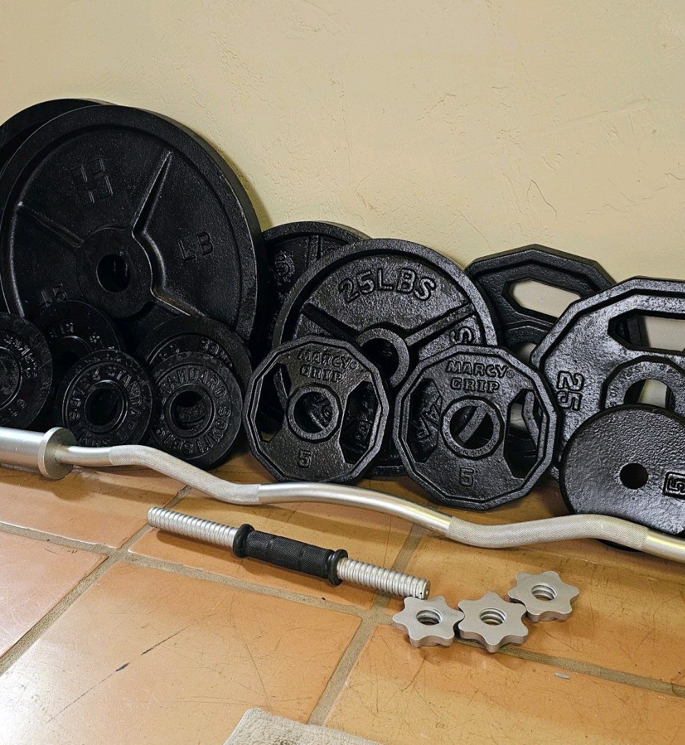 Olympic Weights/Cast Iron Weights/Weight Training/Excellent Condition /Includes Grip Plates/Curl Bar/spin-lock collars/   