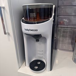 Baby breeza Formula Dispenser