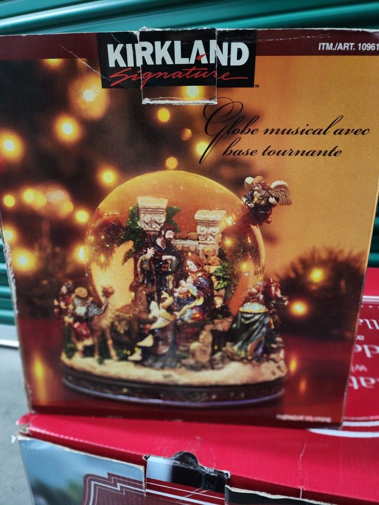 Kirklands Christmas Musical Water Globe