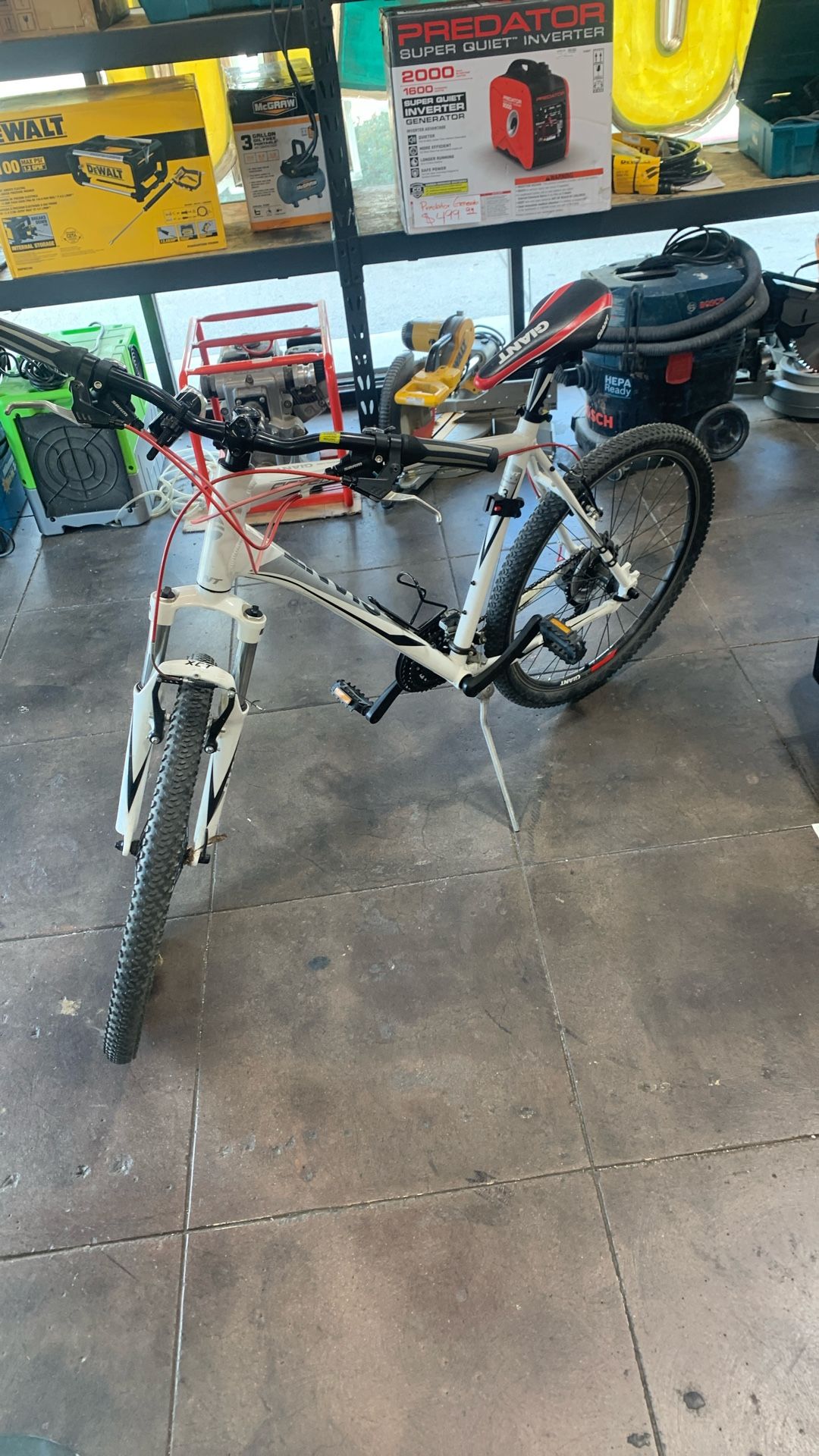 Giant Revel Bike