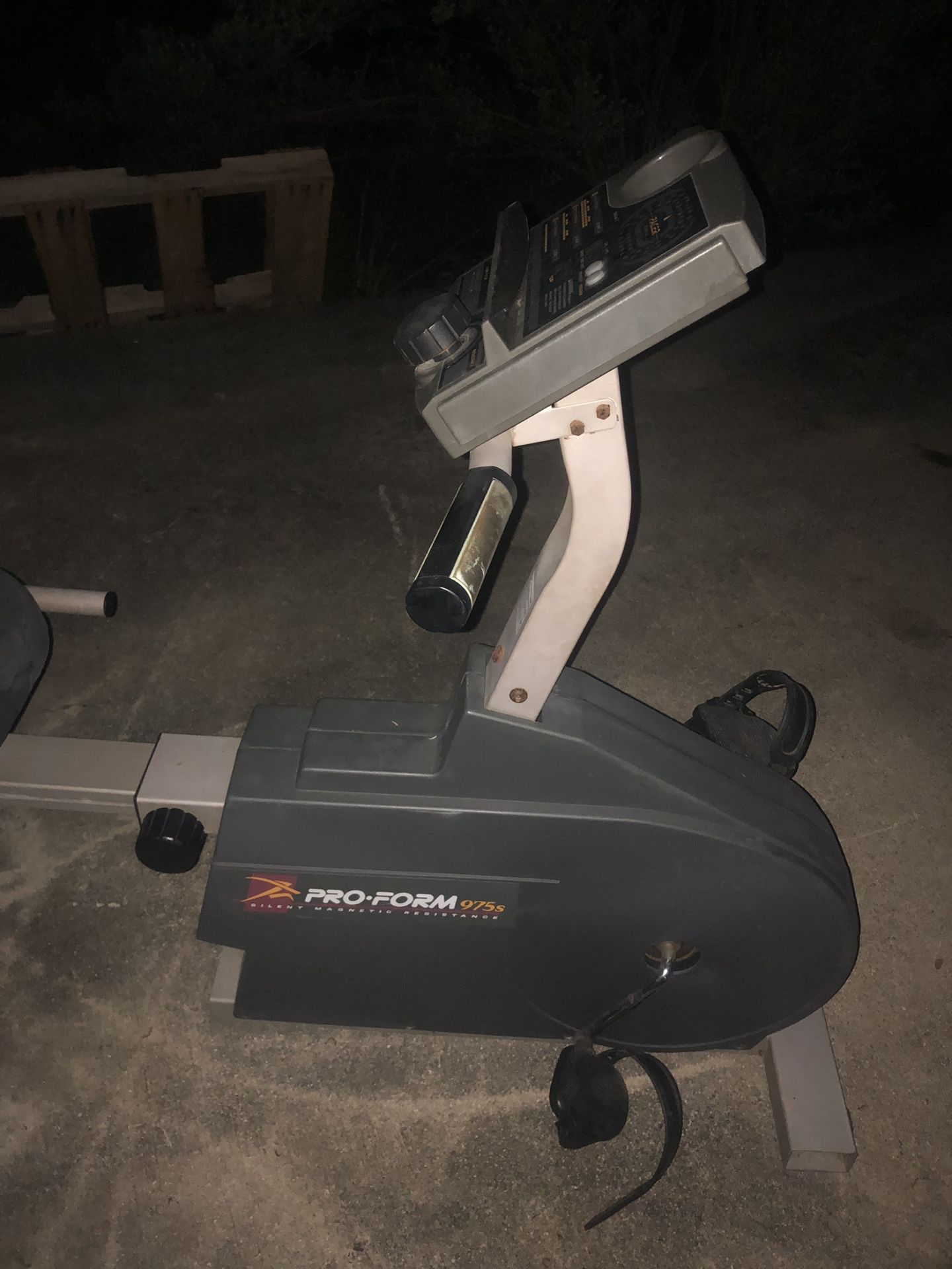 Proform 975s sale recumbent bike
