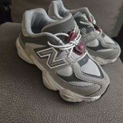 (USED)TODDLER SIZE 9/ NEW BALANCE9 060