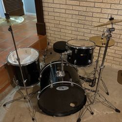 Sound Percussion Labs drum set