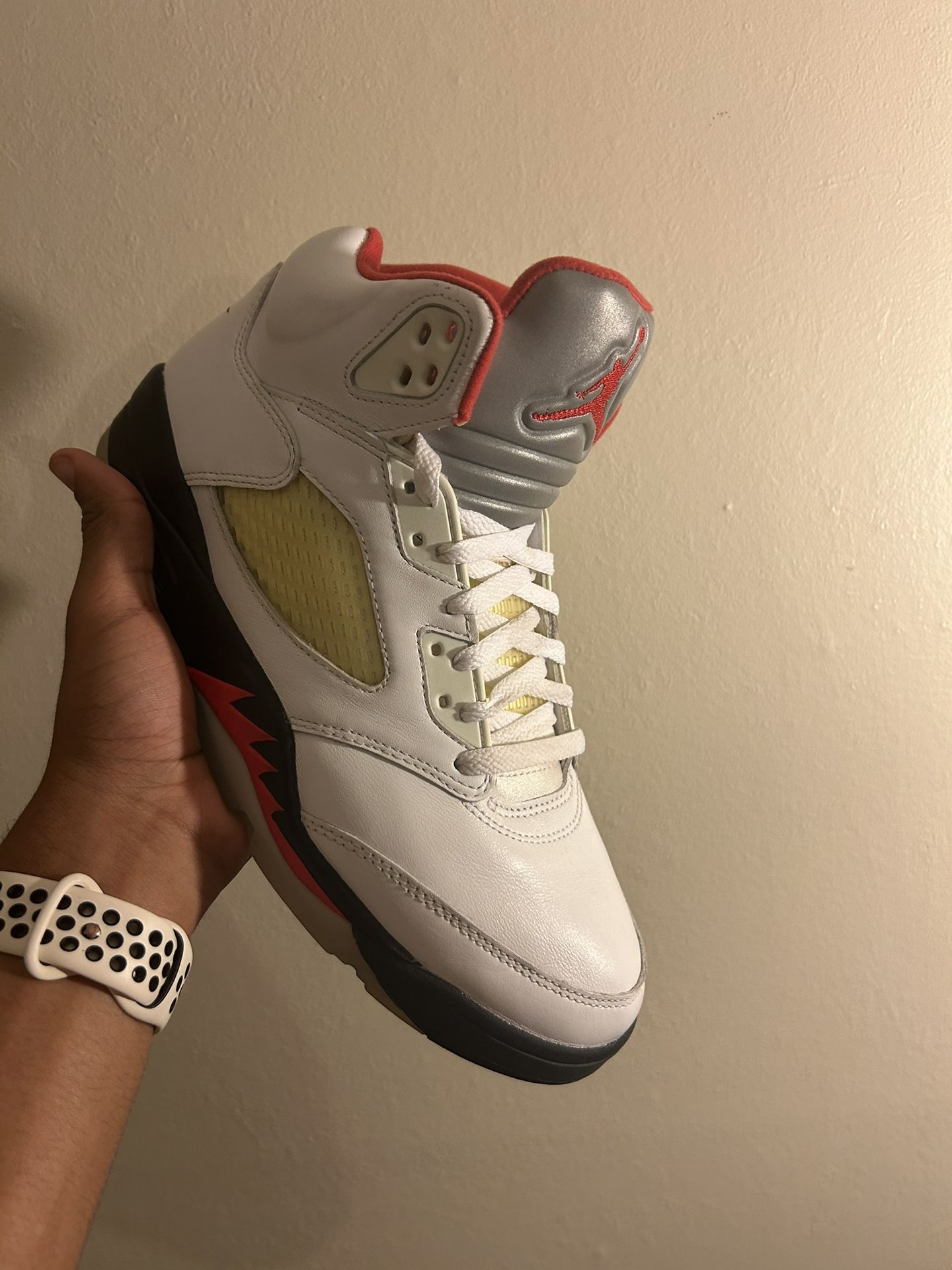 Jordan 5 fire red 2020