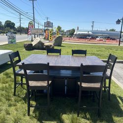 High Top Table With 6 Chairs . Very Good Condition. Measurements In Photos. 