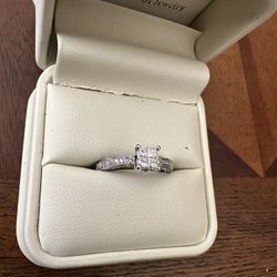 14 WG Diamond Ring 