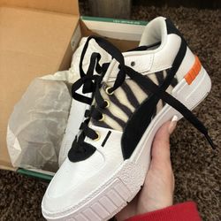 Pumas Size 5 1/2