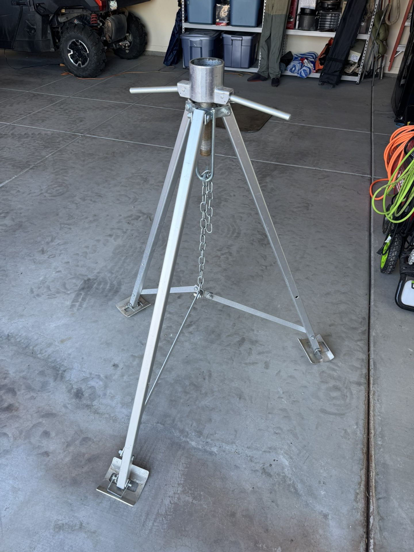 Tri Pod Stabilizer For Fifth Wheel Trailers
