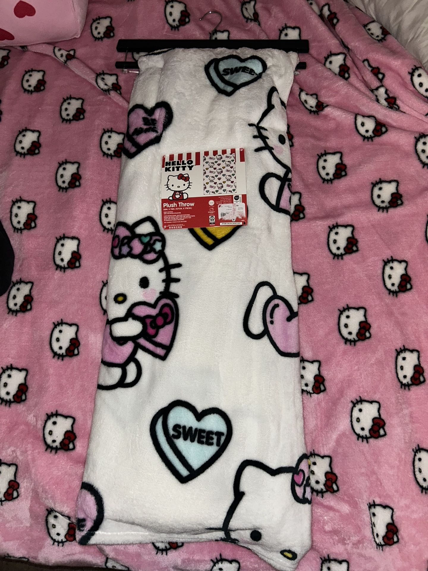 hello kitty candy hearts blanket💜