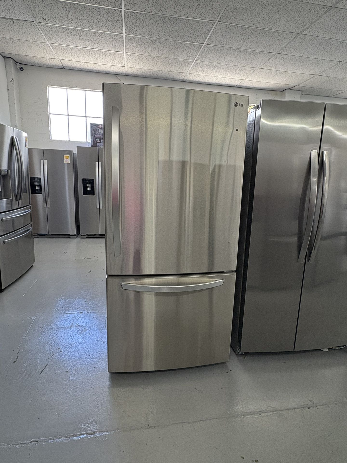 Used LG 33” Refrigerator / 3 Months Warranty