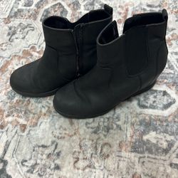 Woman’s Chelsea Boots