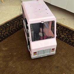 Kids play truck