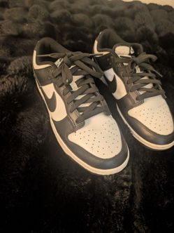 Men's size 9 panda dunks