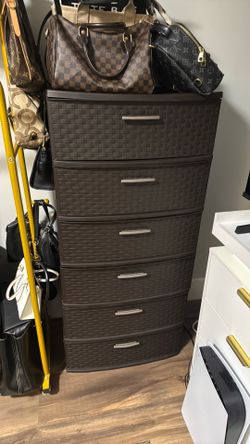 Plastic dresser