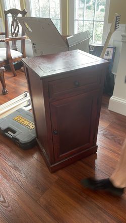 Nightstand/ end table