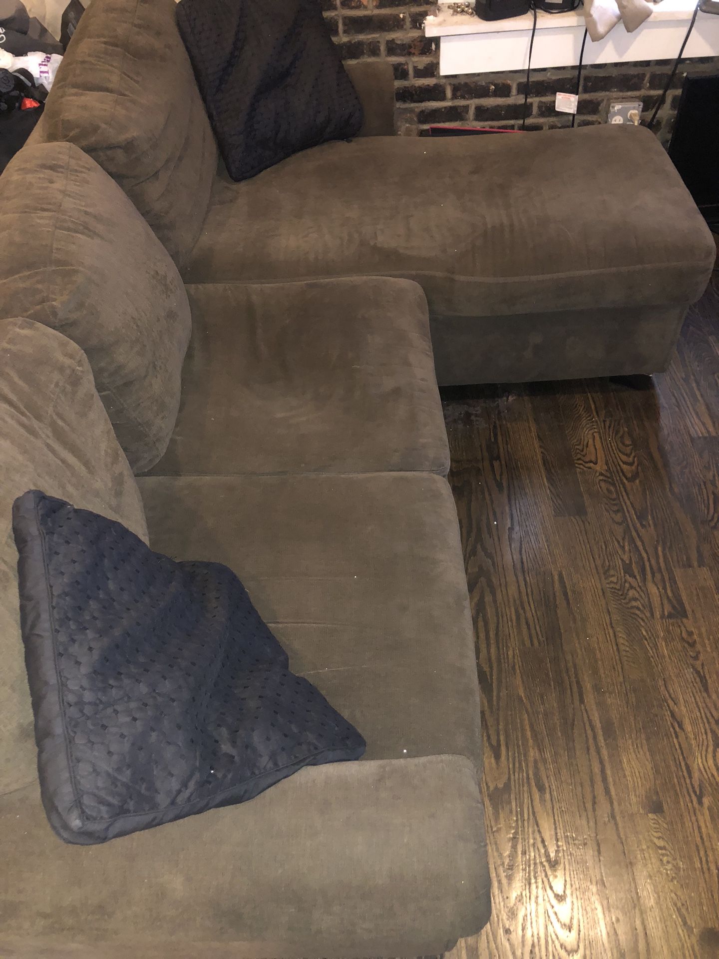 brown sectional Couch + Pull Out Bed ( Need Gone)