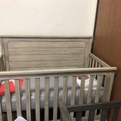 4 In 1 Convertible Crib