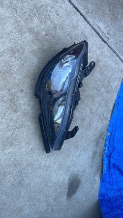 2017 -2020 Chrysler Pasifica Right Headlight