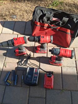 Taladros craftsman semi nuevos 3 vaterias  cargador y bolsa