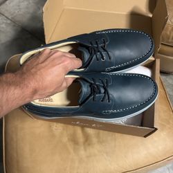 Pair of Samuel Hubbard boat shows size 13 new in box. Never worn