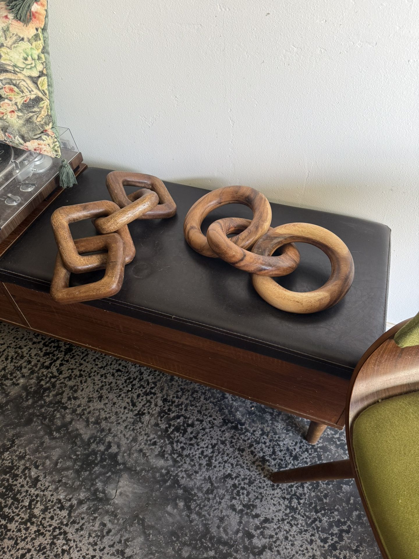 Modern Farmhouse Wood Chain Link Decor