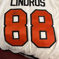 Lindros Flyers Jersey -Signed 