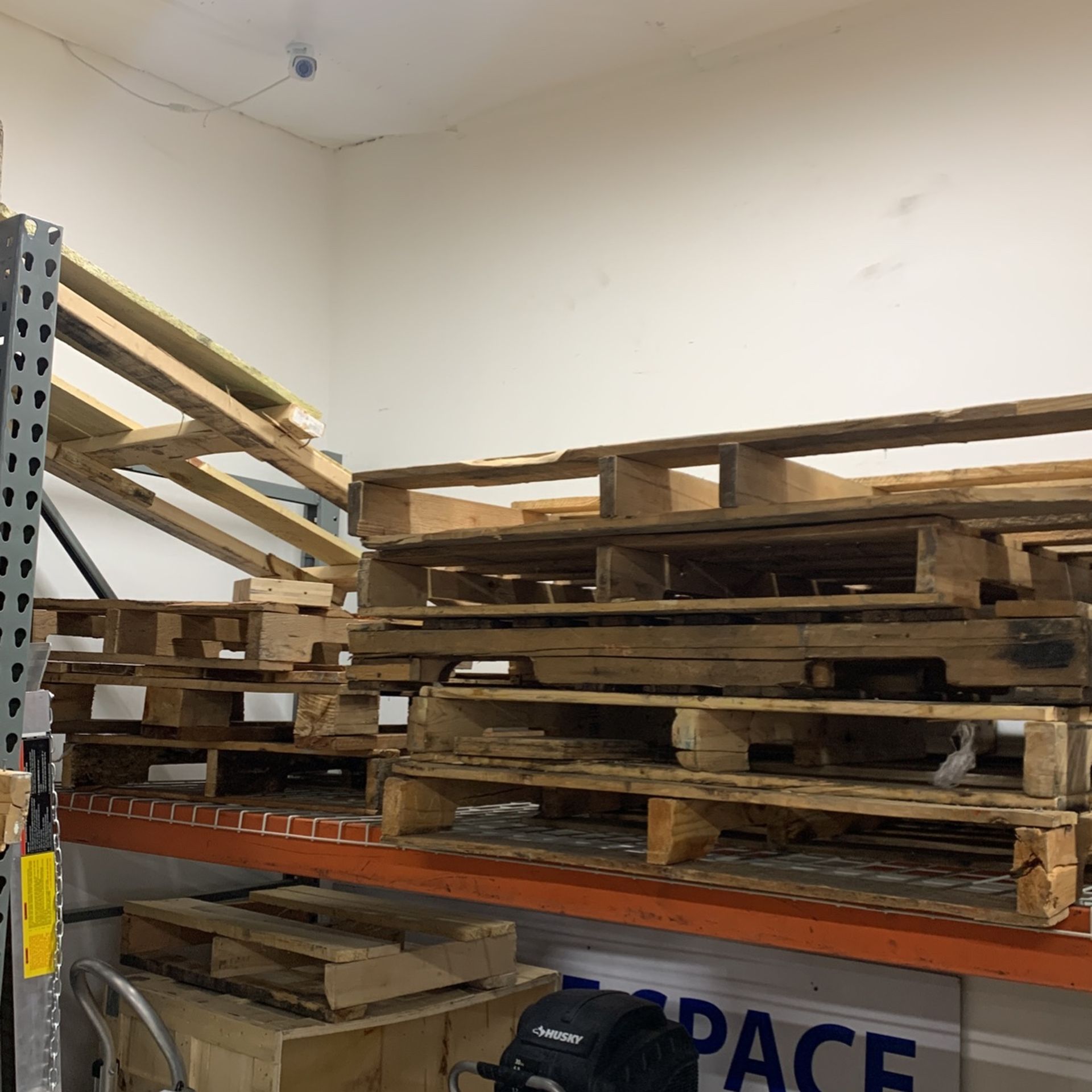 FREE PALLETS 