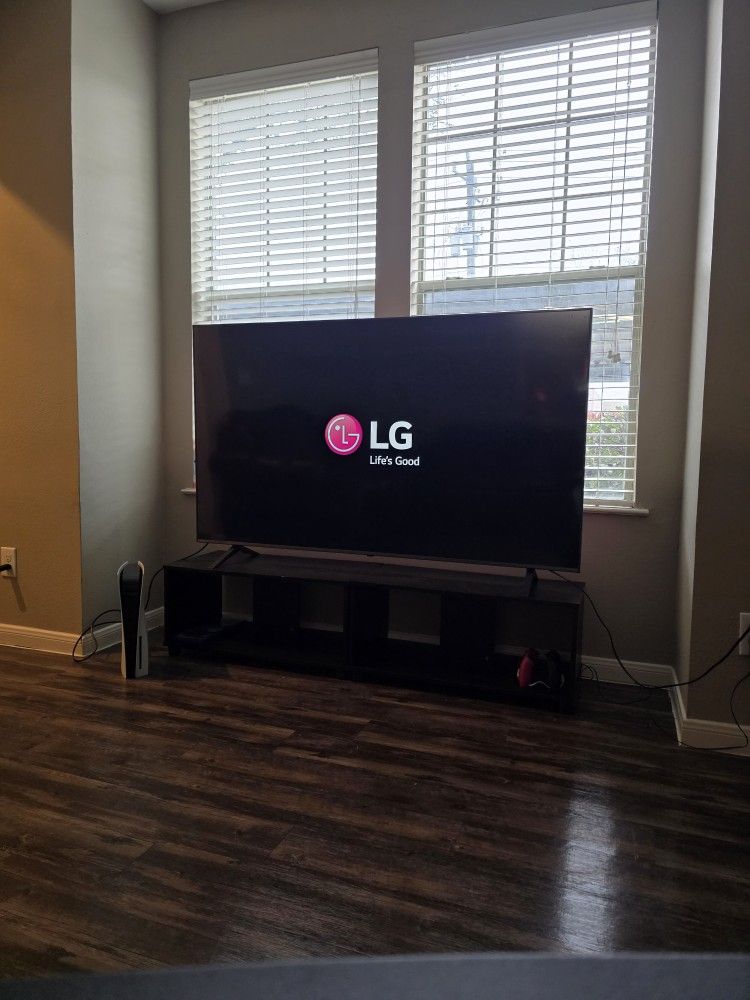 75"4K SMART TV W/ Web Os