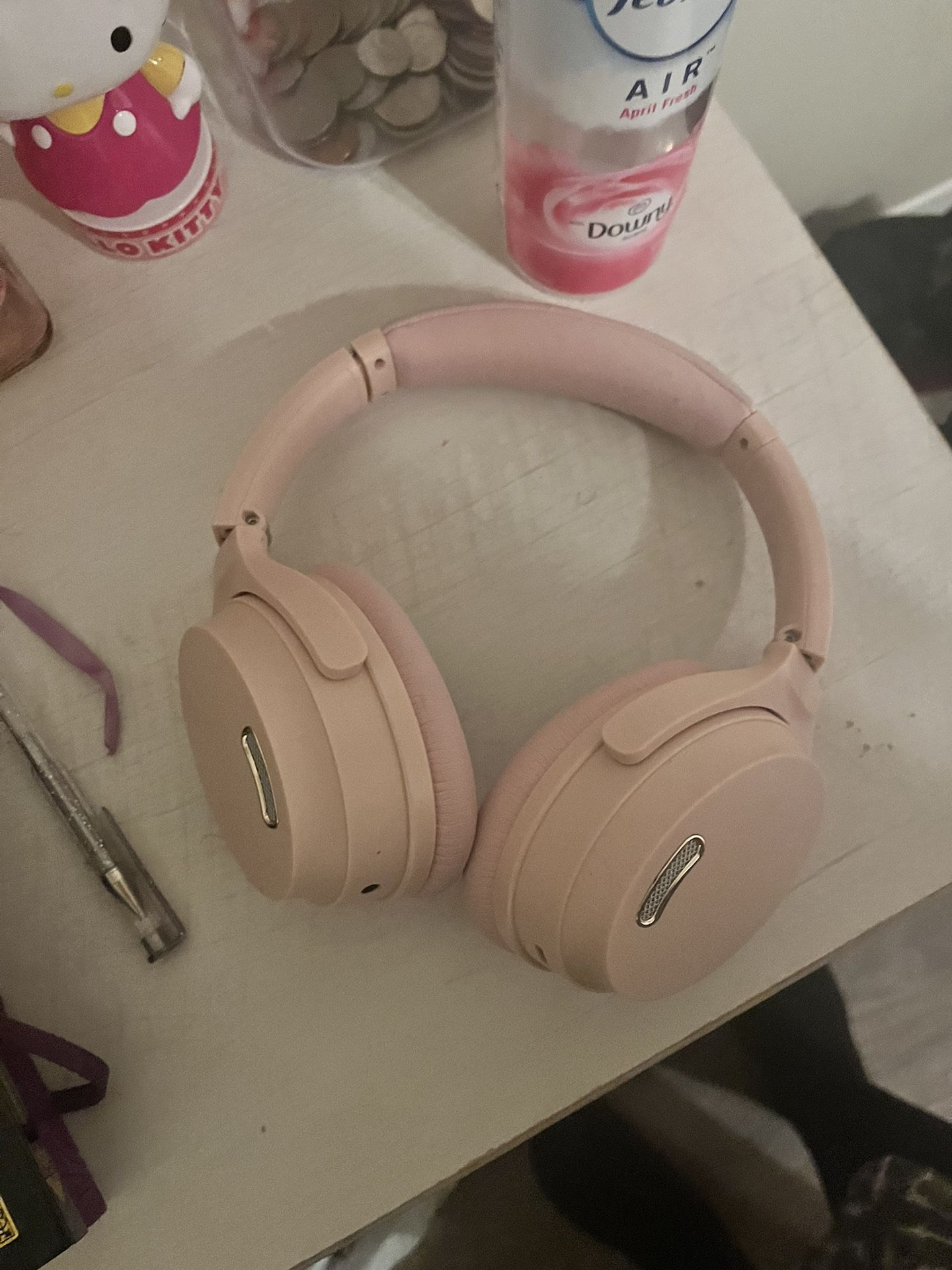 pink headphones 