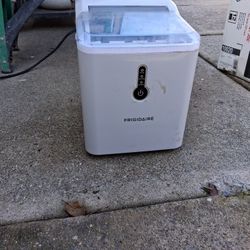 Ice Container