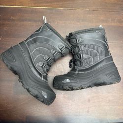 The north face waterproof insulated snow boots