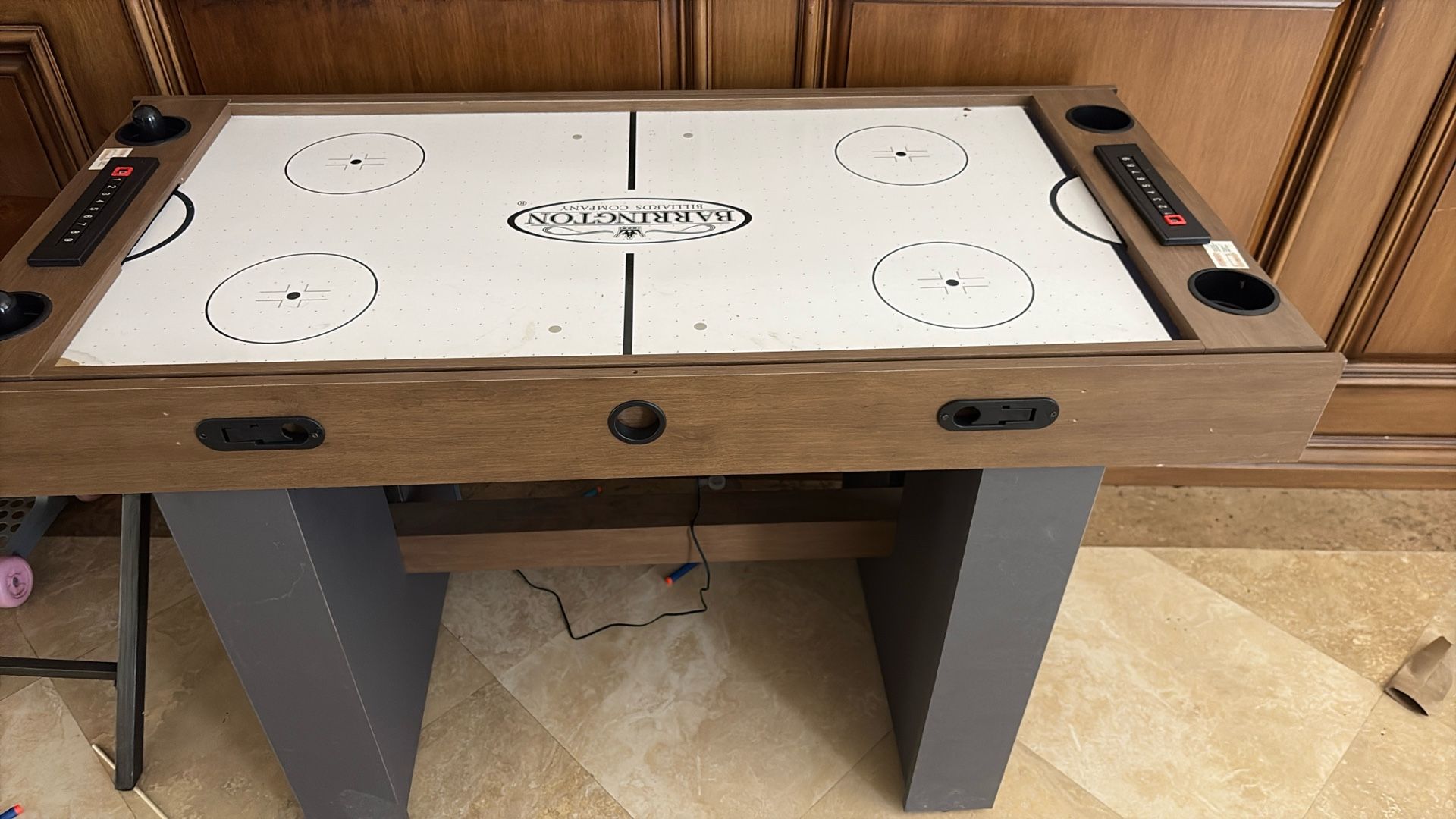 Air hockey table