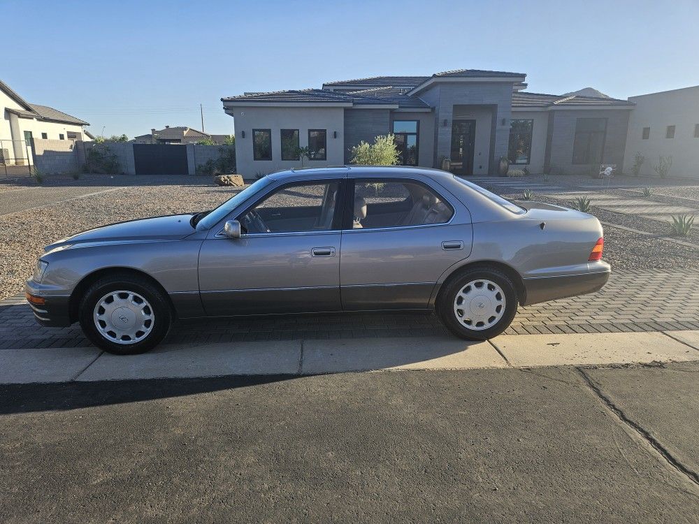1995 Lexus LS 400