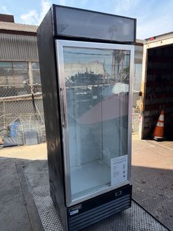 Dukers 1-section glass door beverage cooler  DSM-19R