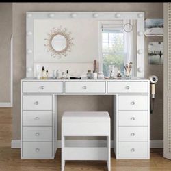 Vanity With Little Stop 