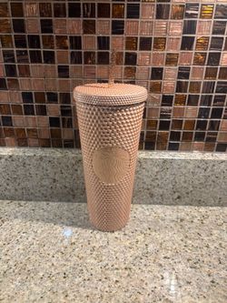 rose gold or copper-toned Starbucks studded cold cup (such as the 24oz Venti Rose Gold Chrome