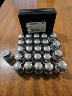 OEM GMC Chrome Wheel Locks & Lug Nuts – $300 for the Set (Used)