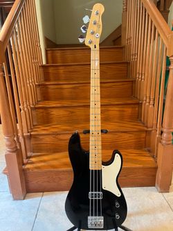 Squier Vintage Modified Carbonita Precision Bass