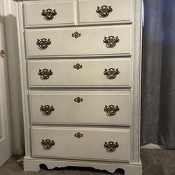 4 drawers dresser white color