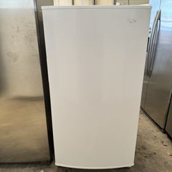 Whirlpool White 17 Cu Ft Stand Up Freezer