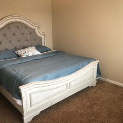 Realyn Chipped White Queen Panel Bed /King Bed Frame