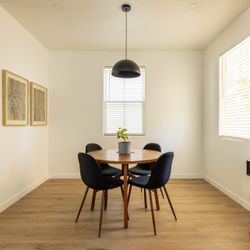 Dining Table With 4 Chairs - Great Condition