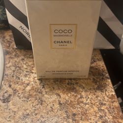 Chanel Coco Perfum Intense 3.4 Oz. for Sale in Phoenix, AZ - OfferUp