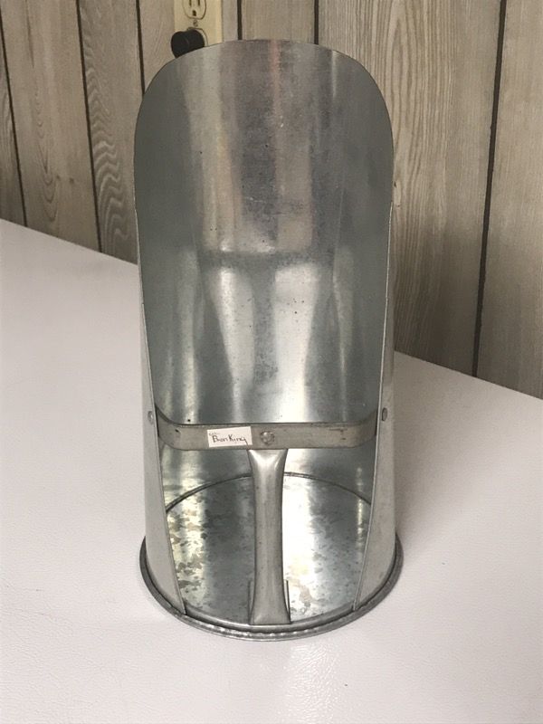 Grain scoop