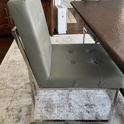 6 DINING ROOM CHAIRS FOR SALE IN EXCELLENT CONDITION 